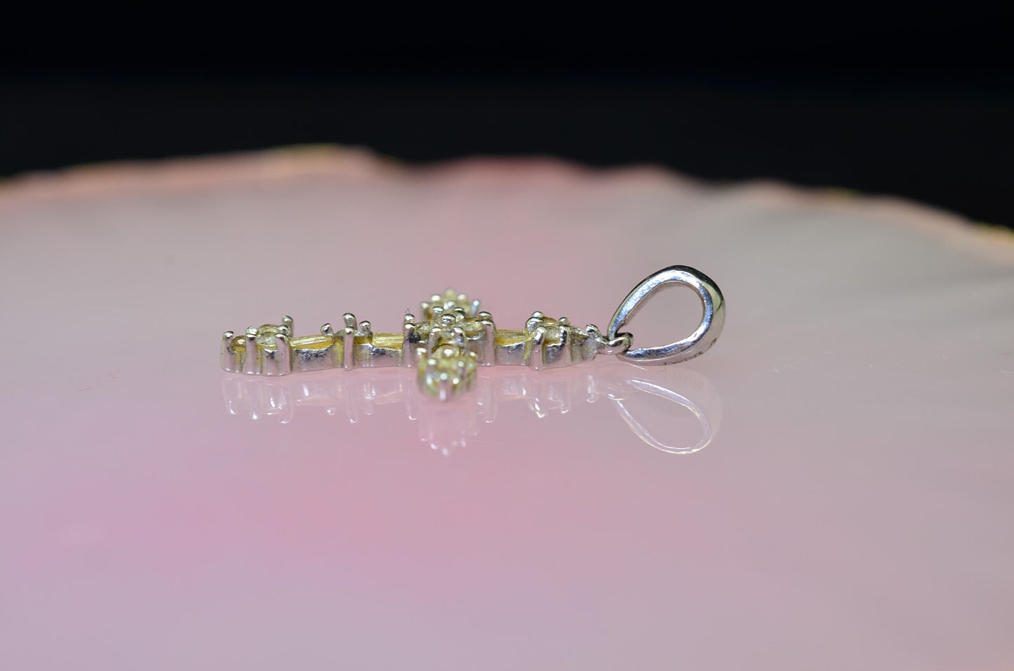 10K White Gold cross pendant charm w/ diamonds 0.22 tcw