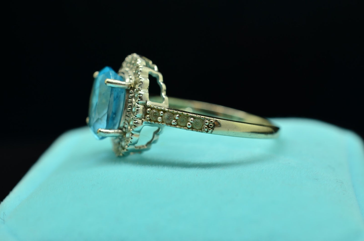 10k White Gold oval light blue topaz ring band with white topaz halo size 9.75