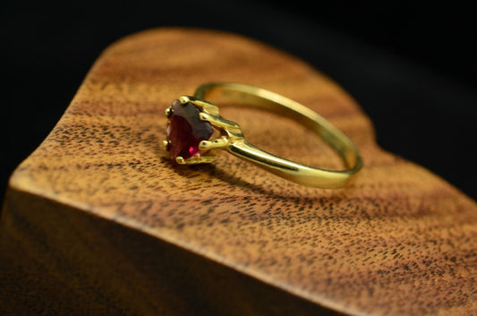 14K Yellow Gold Trillion Cut Dark Purple Amethyst Solitaire Ring Band Size 7.75