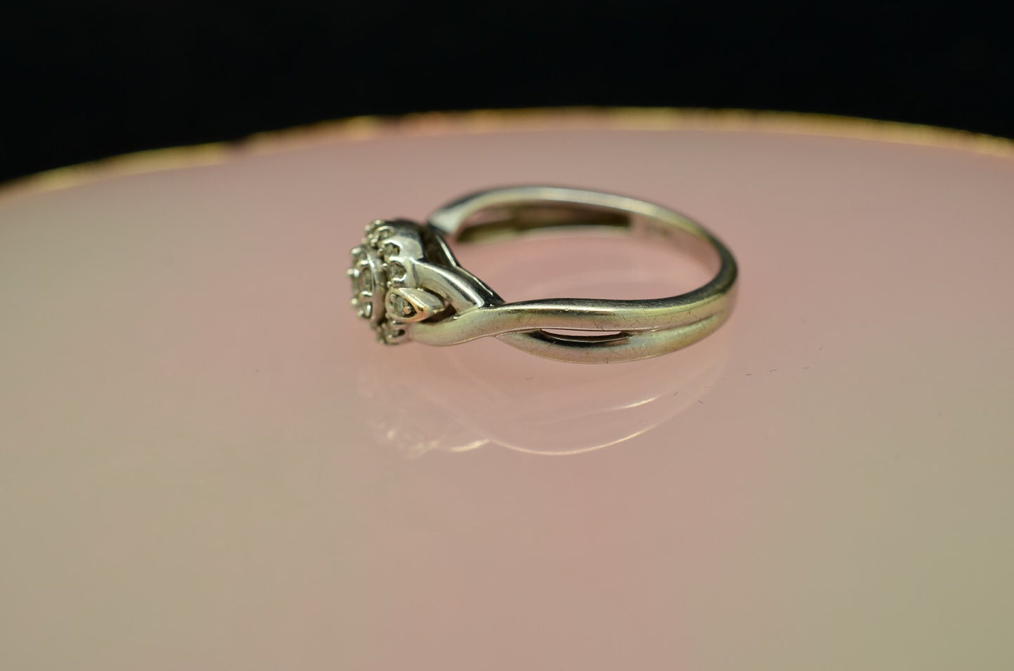 10k White Gold diamond cluster design ring band size 5.5