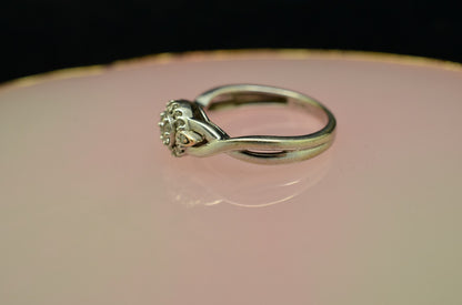 10k White Gold diamond cluster design ring band size 5.5