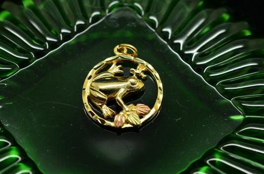 10K Yellow Gold Frog With Black Hills Gold Leaves Design Round Pendant Charm