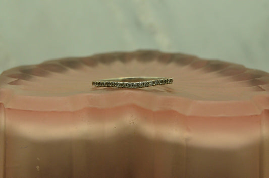 10K White gold 21 diamond anniversary ring band size 7.75 #D3796