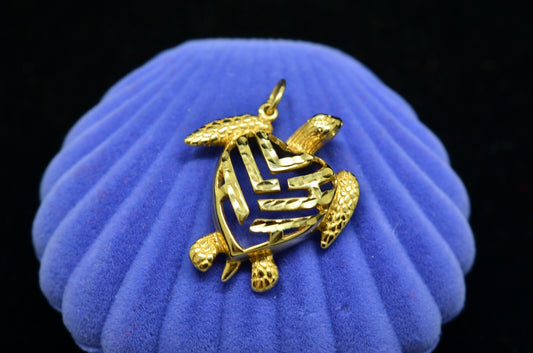 14K Yellow Gold Turtle Pendant Charm -Very Detailed