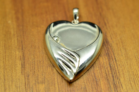 925 Sterling silver heart with angel wings pendant charm