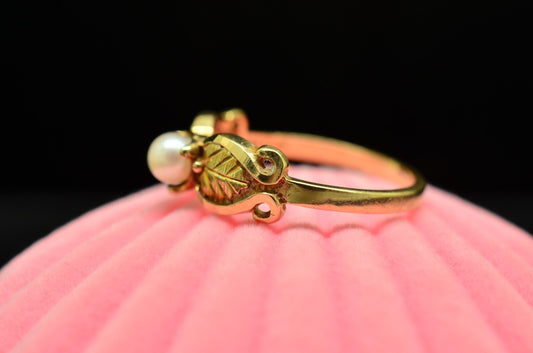 10K Yellow Gold Black Hills Gold Leaves & Natural White Pearl Ring Band Size 6.5