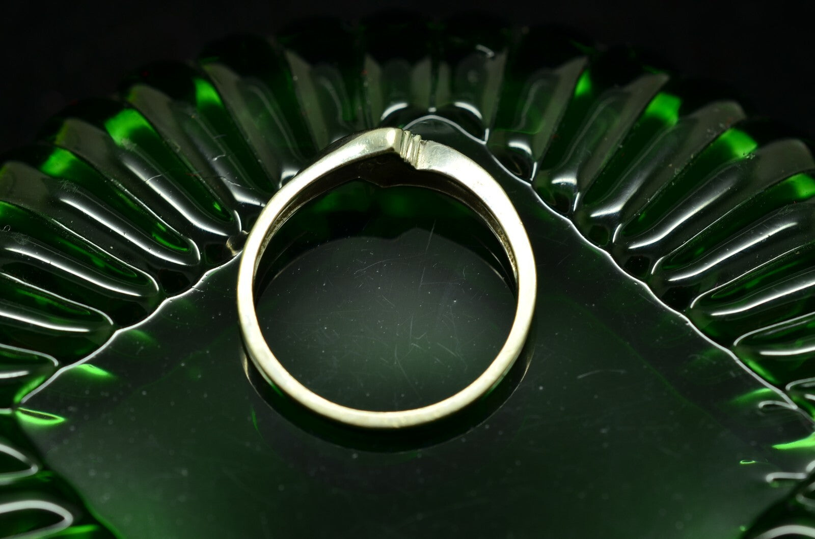 10k White Gold three stone diamond ring band size 6.75