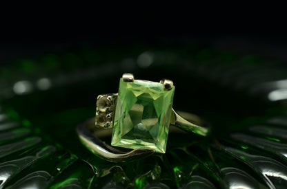 10K White Gold green topaz ring band w/ white amethyst accents size 6.5