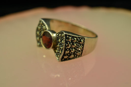 925 Sterling Silver Garnet and Marcasite Ring  Sz 7