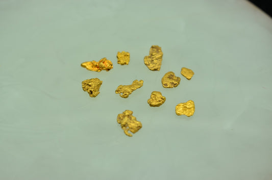Lot of 18k Yellow Gold tiny natural gold nuggets 1.5 grams