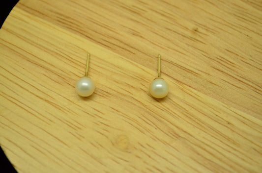14K YELLOW GOLD 5.4mm NATURAL WHITE PEARL STUD EARRINGS