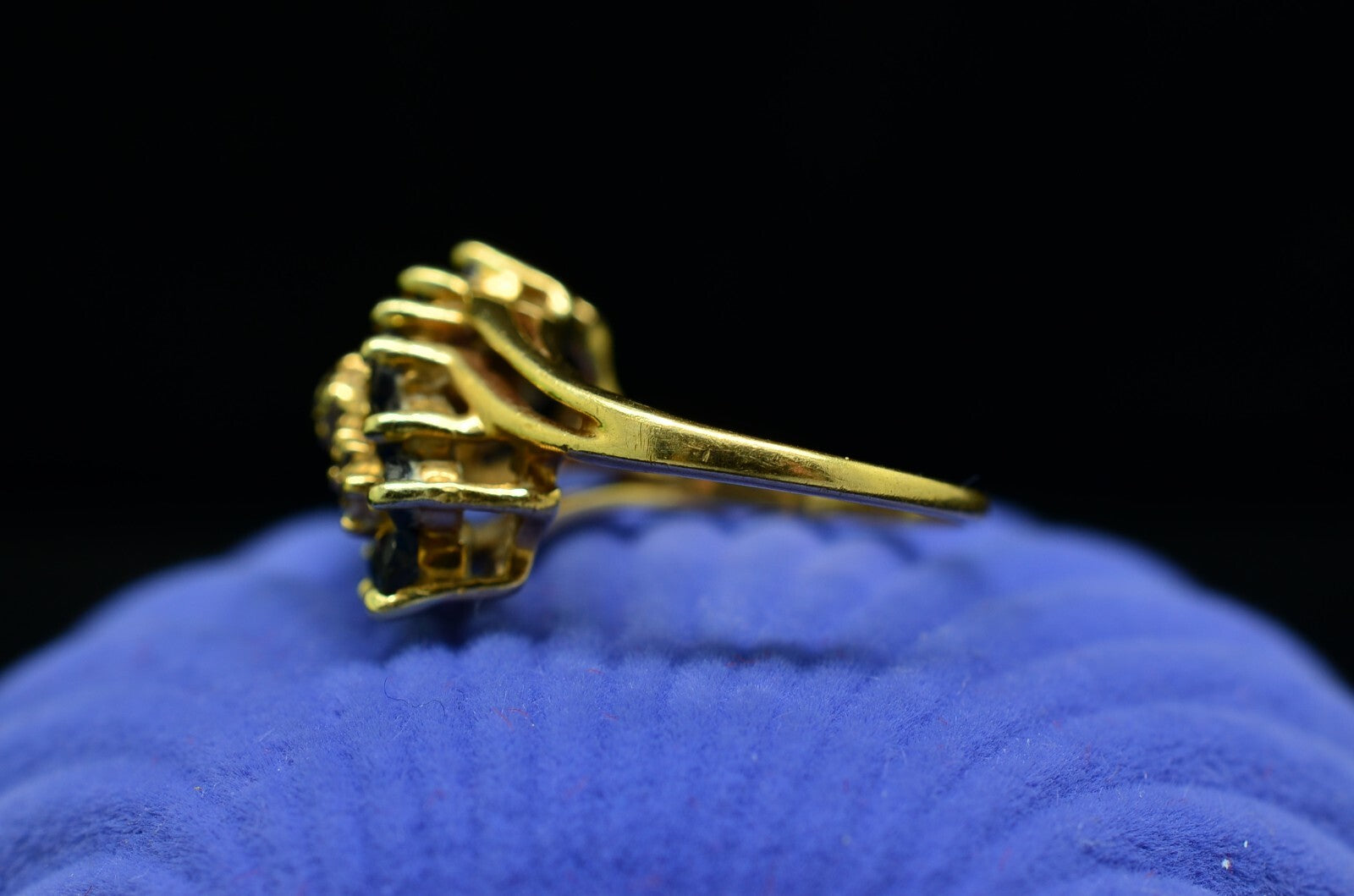 10k Yellow Gold dark blue spinel and diamond cocktail ring band size 4