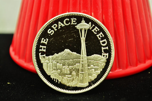 1971 The Space Needle Franklin Mint Art Round 92.5% Silver