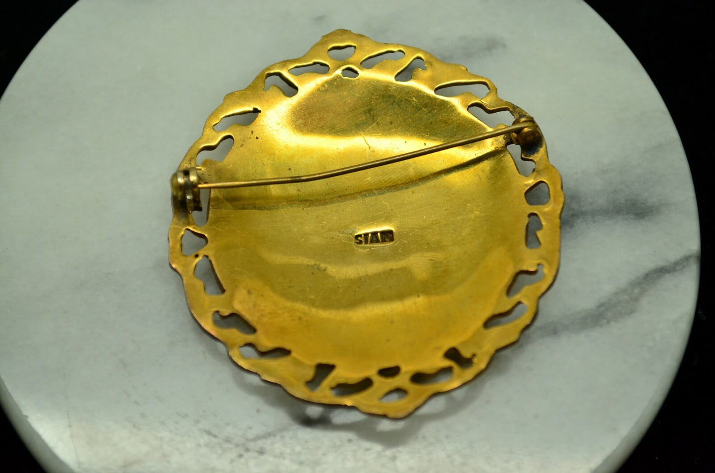 YELLOW GOLD FILLED SIAM THAILAND NIELLO ROUND PIN BROOCH -MEKKALA DANCER