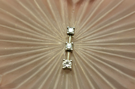 14K White Gold graduated 3 stone diamond pendant charm 0.20 tcw