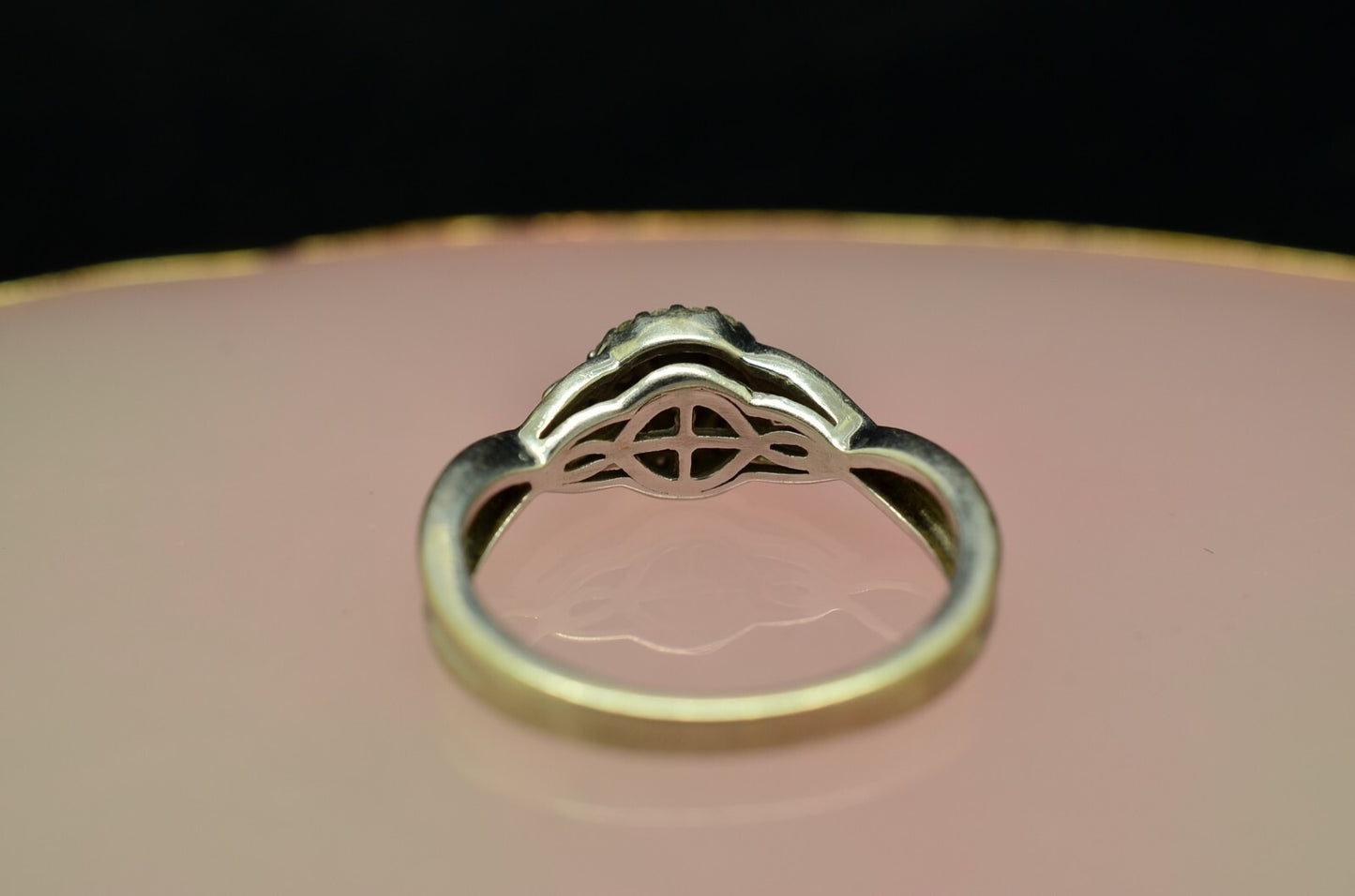 10k White Gold diamond cluster design ring band size 5.5