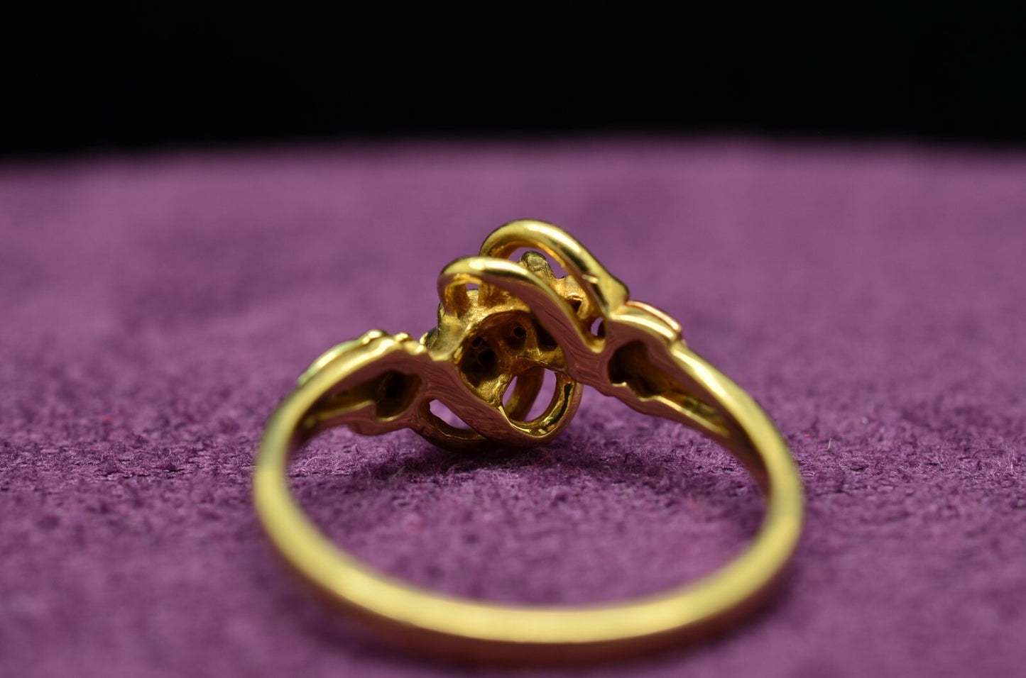 10K Yellow Gold Black Hills Gold Leaves w/ Topaz & Diamond Ring Band Size 7