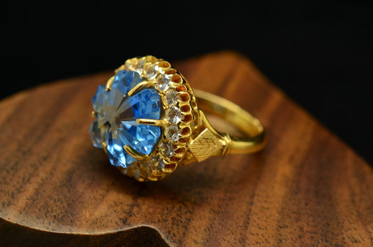 18K Yellow Gold Very Unusual Flower Petal Cut Blue Topaz Ring Band Size 5.25