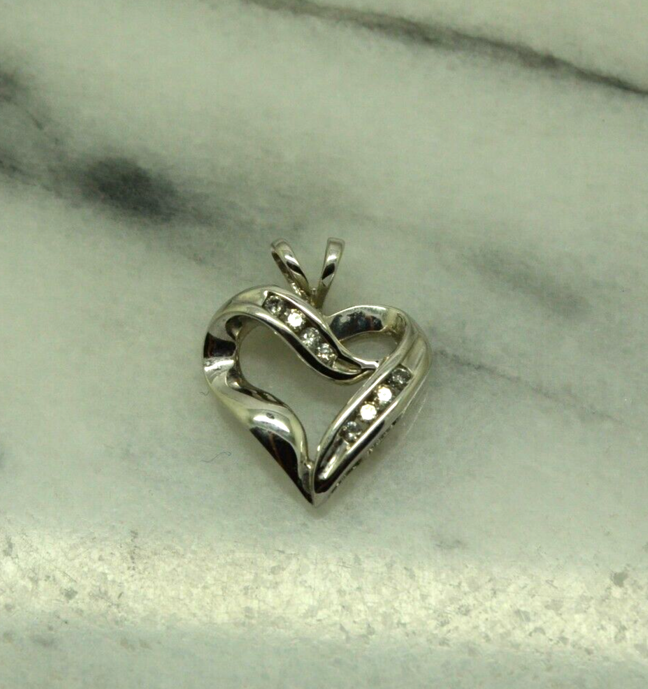 10K White gold open heart w/ diamonds pendant charm 0.16 tcw #D3785