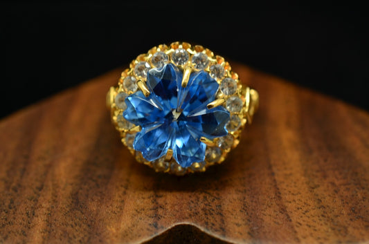 18K Yellow Gold Very Unusual Flower Petal Cut Blue Topaz Ring Band Size 5.25