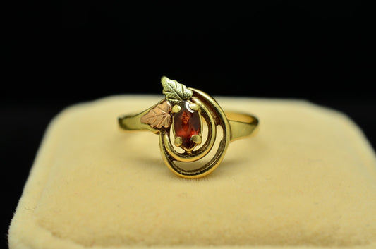 10K Yellow Gold Black Hills Gold Leaves Design Ring Band w/ Red Garnet Size 6