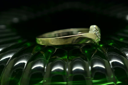 10k White Gold three stone diamond ring band size 6.75