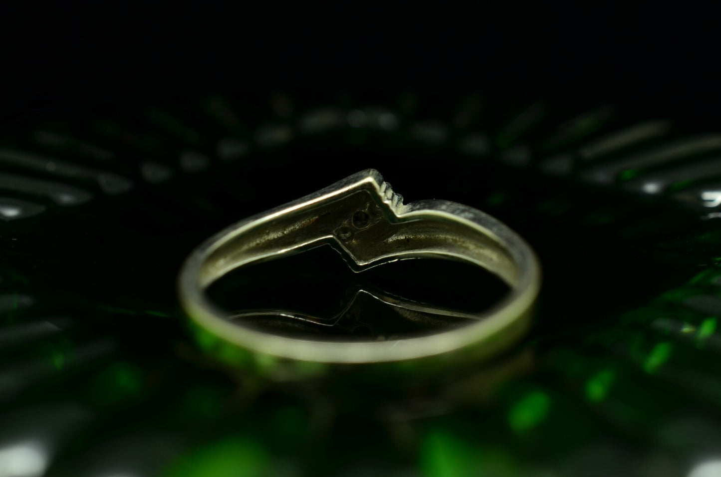 10k White Gold three stone diamond ring band size 6.75