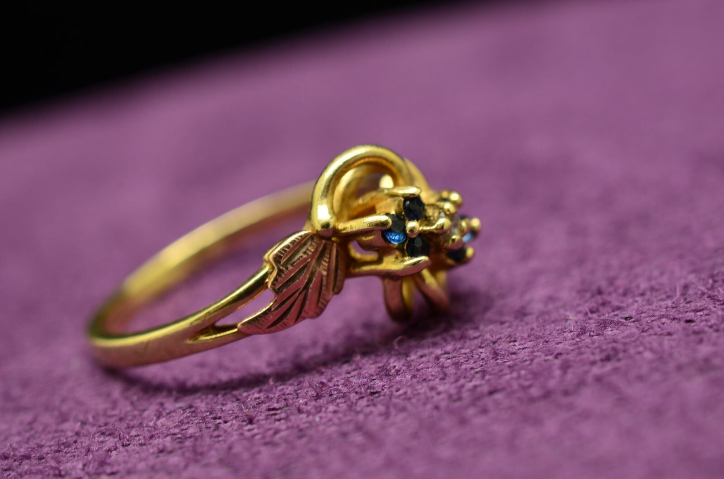 10K Yellow Gold Black Hills Gold Leaves w/ Topaz & Diamond Ring Band Size 7