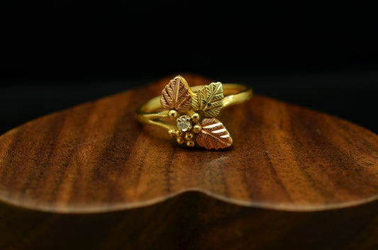 10K Yellow Gold Black Hills Gold Leaves Design Ring Band w/ Diamond Size 5.75