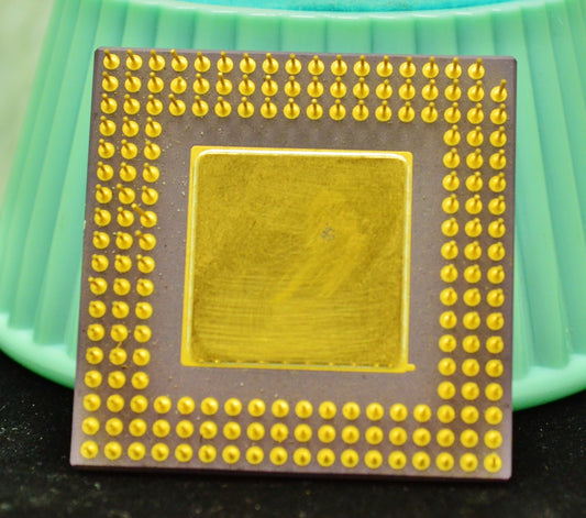 Motorola MC68LC40RC25B 02E23G Apple Macintosh CPU Computer Chip