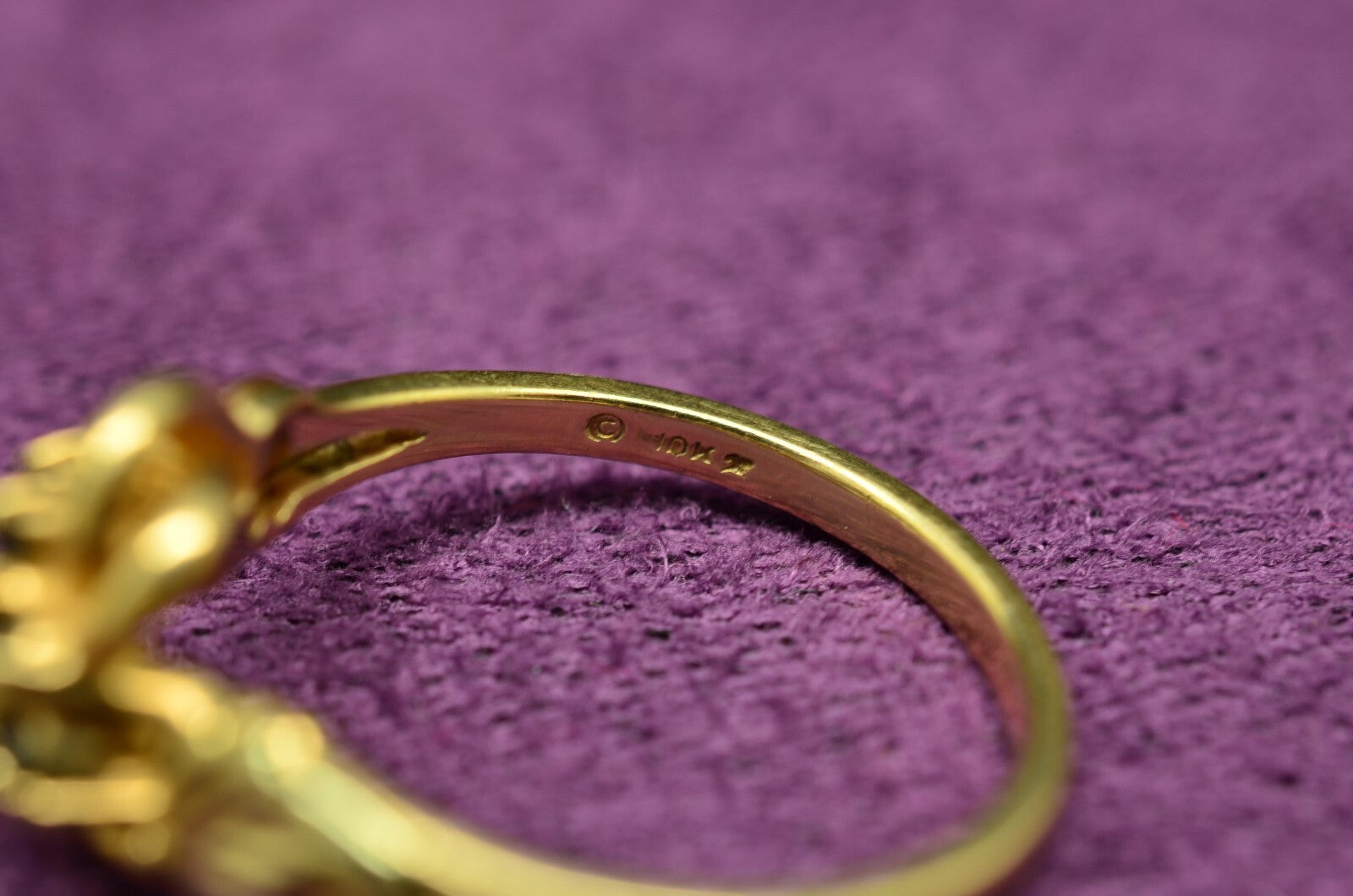 10K Yellow Gold Black Hills Gold Leaves w/ Topaz & Diamond Ring Band Size 7