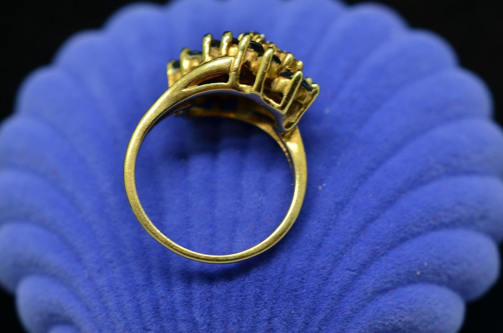 10k Yellow Gold dark blue spinel and diamond cocktail ring band size 4