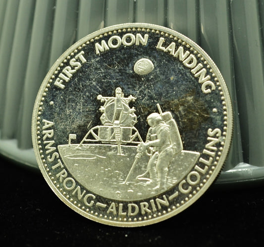 1970 Apollo XI First Moon Landing Danbury Mint Art Round 92.5% Silver