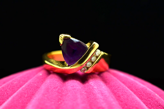 14K Yellow Gold trillion cut amethyst ring band w/ diamond accents size 5.5