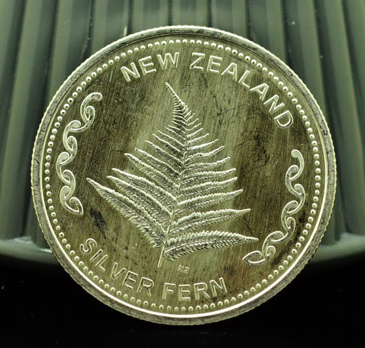 2010 New Zealand Silver Fern Aotearoa Art Round -1 Troy Oz .999 Silver