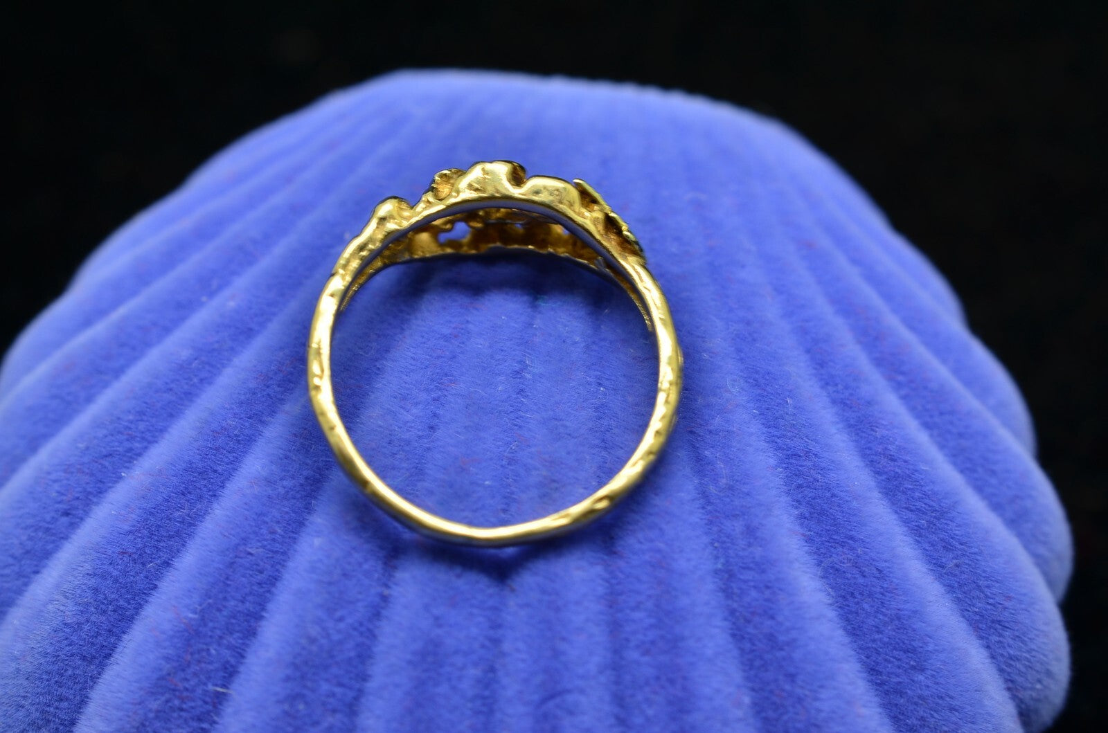 10K Yellow Gold Black Hills Gold Leaves Ring Band Size 4.5