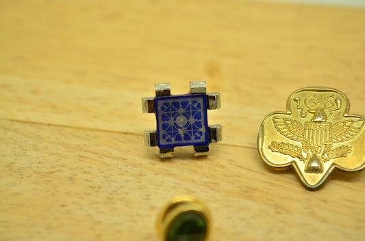 Lot of four various lapel pins / tie tacks