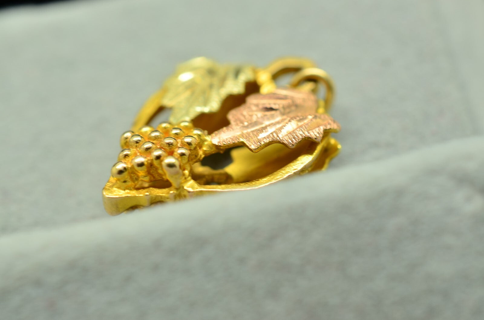 10K Yellow Gold Black Hills Gold Leaves & Grapes Design Pendant Charm Reversible