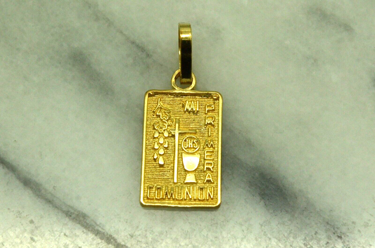 14K Yellow Gold Mi Primera Cominion pendant charm Spanish My First Communion