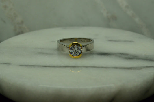 PLATINUM & 18K YELLOW GOLD ROUND CUBIC ZIRCONIA TWO TONE RING BAND SIZE 6
