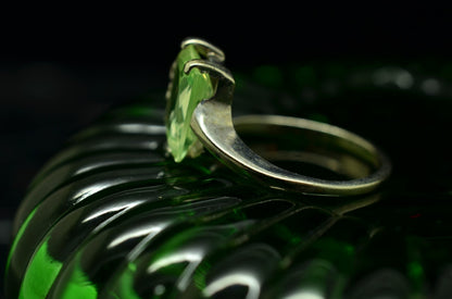 10K White Gold green topaz ring band w/ white amethyst accents size 6.5