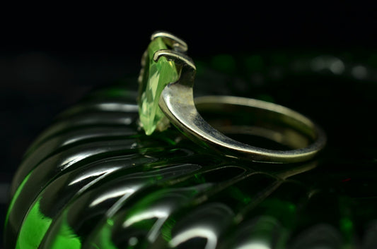 10K White Gold green topaz ring band w/ white amethyst accents size 6.5