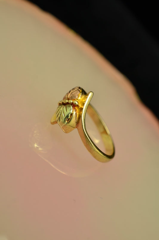 10K Yellow Gold Two Black Hills Gold Leaves Design Ring Band Size 4