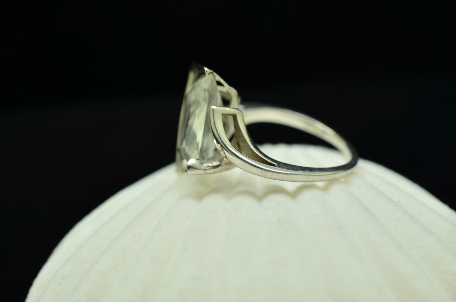 10k White Gold heart emerald cut white topaz solitaire ring band size 5.75