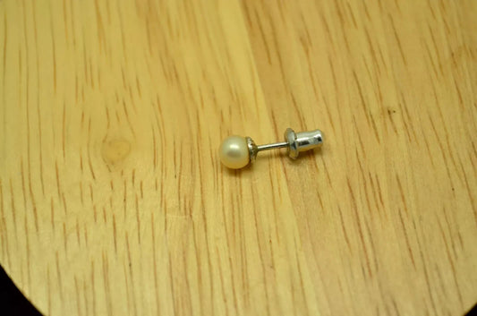 14K WHITE GOLD 5mm IMITATION WHITE PEARL STUD EARRING -JUST ONE