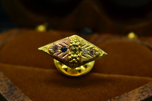 12K Yellow Gold Black Hills Gold leaves & grape design lapel pin w/ gemstones