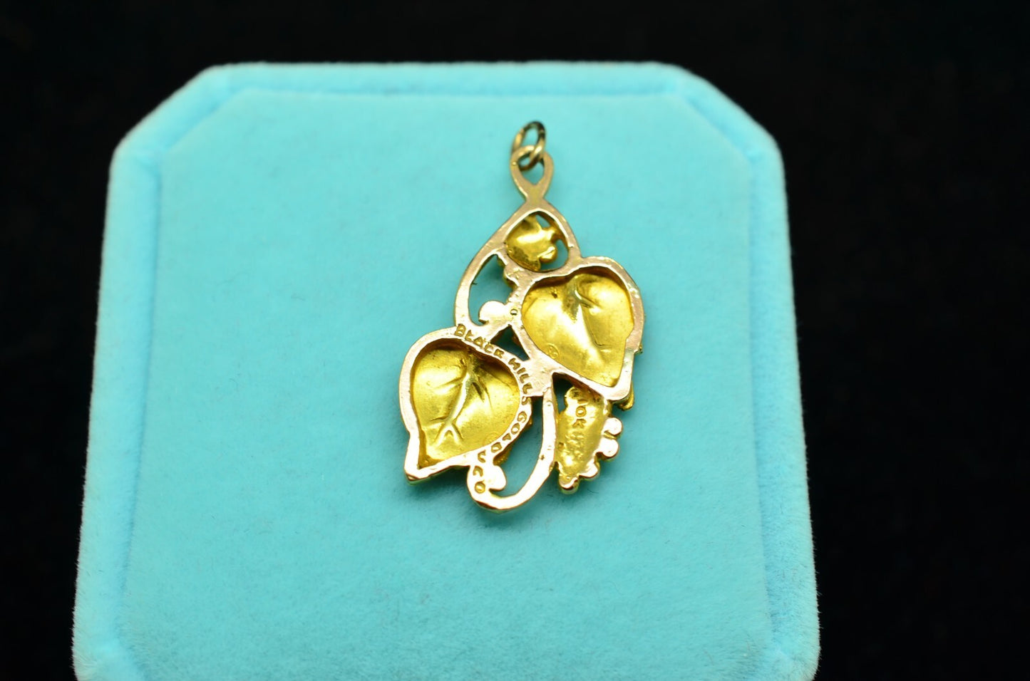 10K Yellow Gold Black Hills Gold Leaves & Grapes Design Pendant Charm